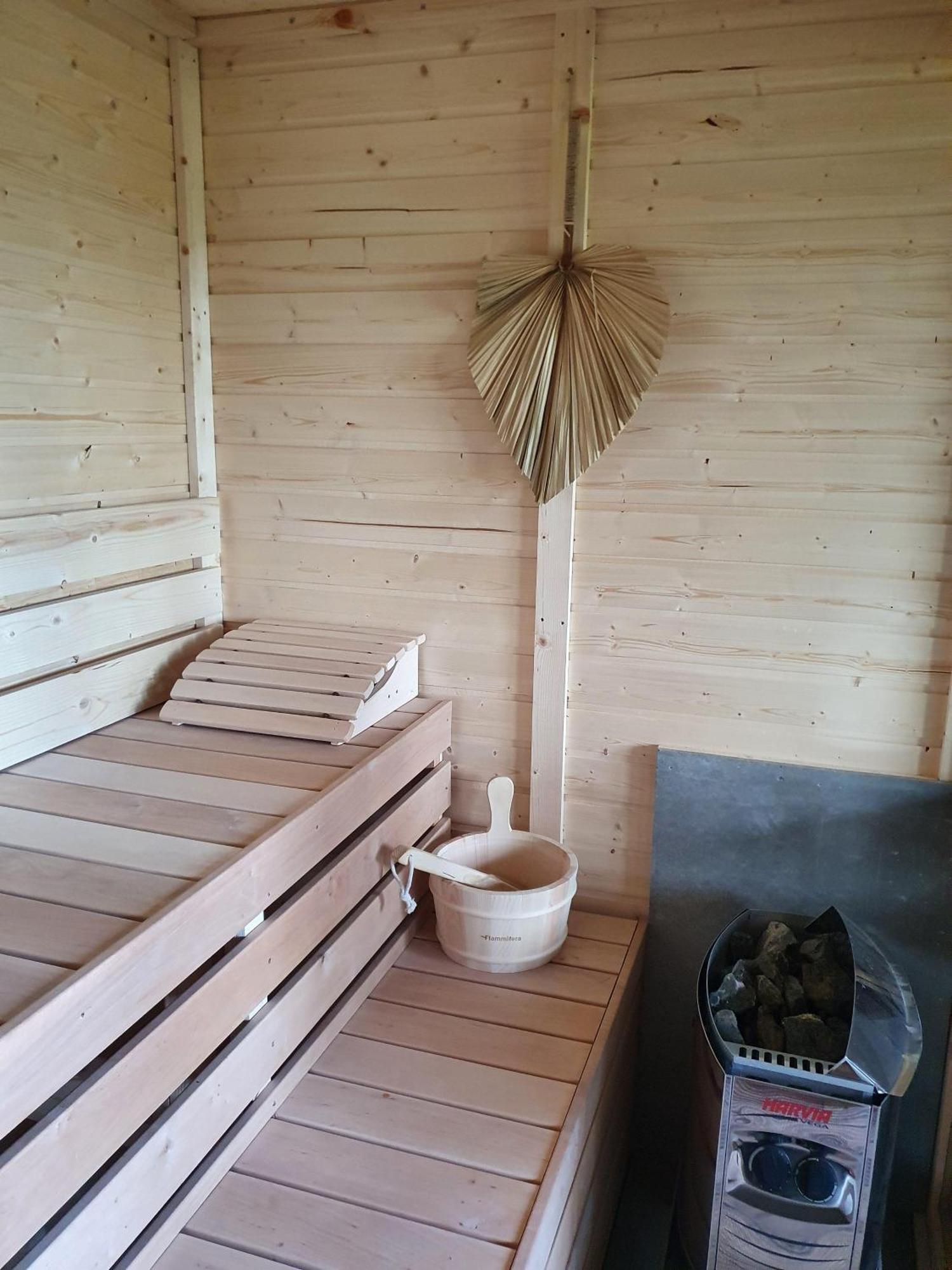Idyllisches-Blockbohlenhaus-Mit-Eigenem-Garten-Und-Sauna-Zum-Wohlfuehlen Martensrade Екстериор снимка
