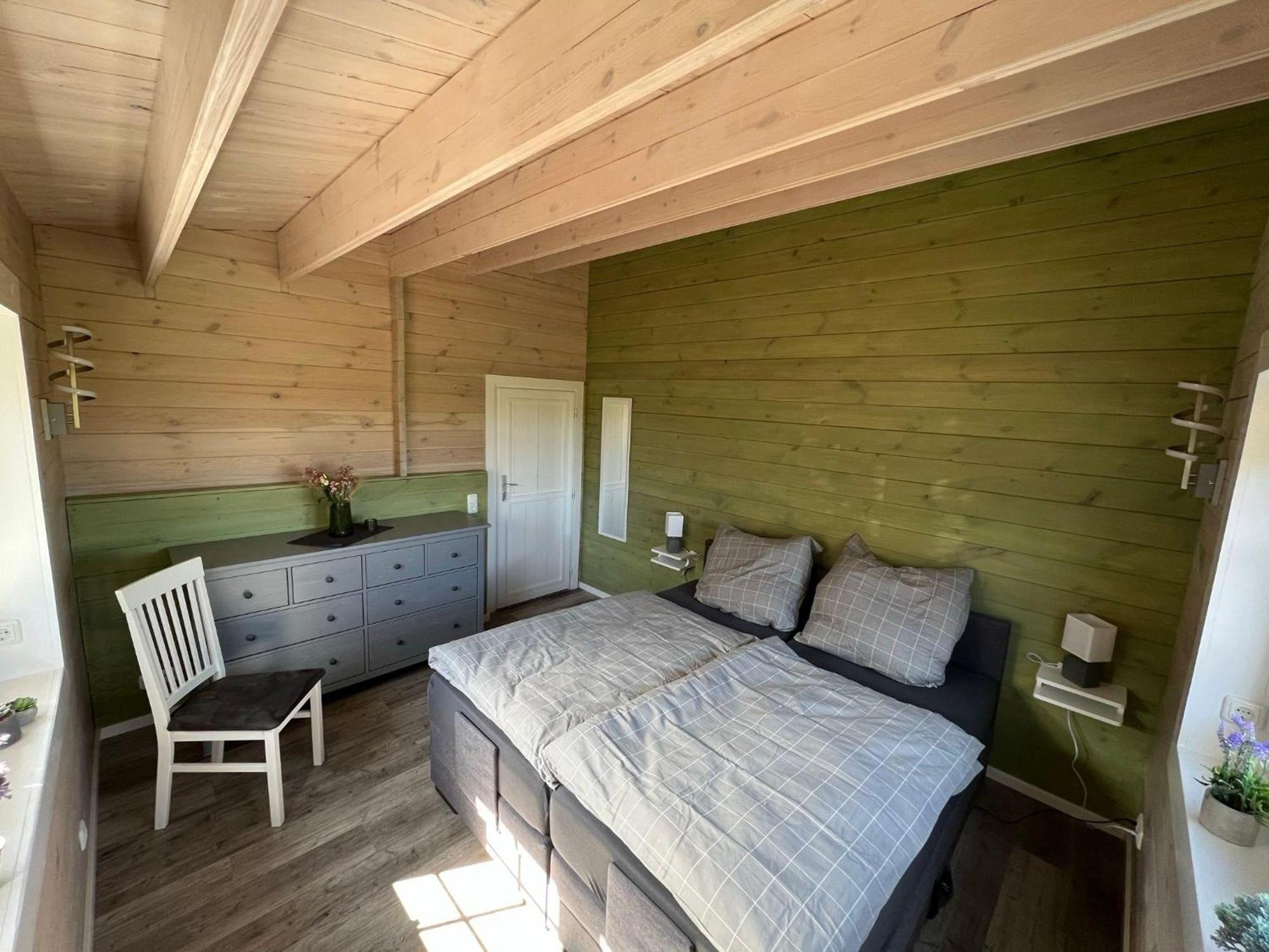 Idyllisches-Blockbohlenhaus-Mit-Eigenem-Garten-Und-Sauna-Zum-Wohlfuehlen Martensrade Екстериор снимка