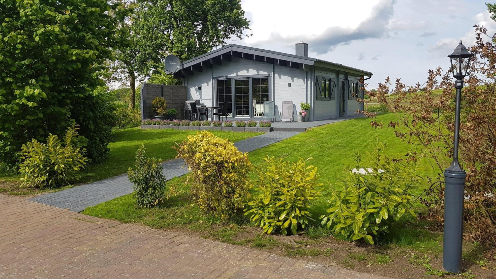 Idyllisches-Blockbohlenhaus-Mit-Eigenem-Garten-Und-Sauna-Zum-Wohlfuehlen Martensrade Екстериор снимка